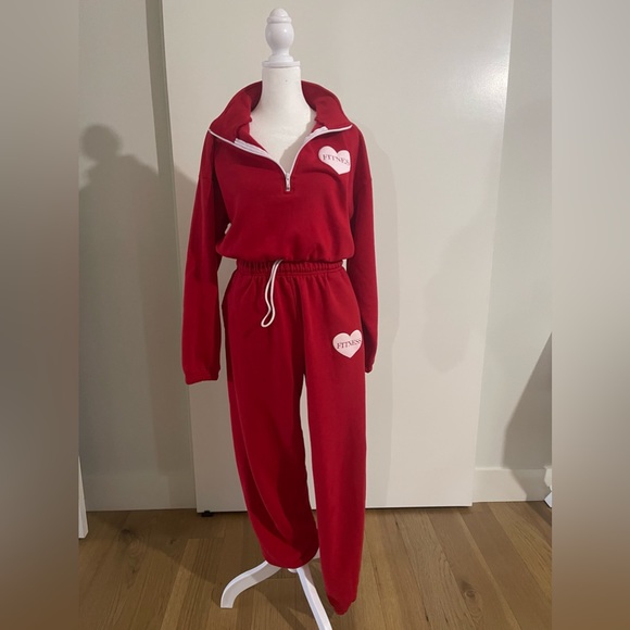 Suzie B Fitness Sweat Outfit Perfect for Valentine's Day! - Picture 3 of 7